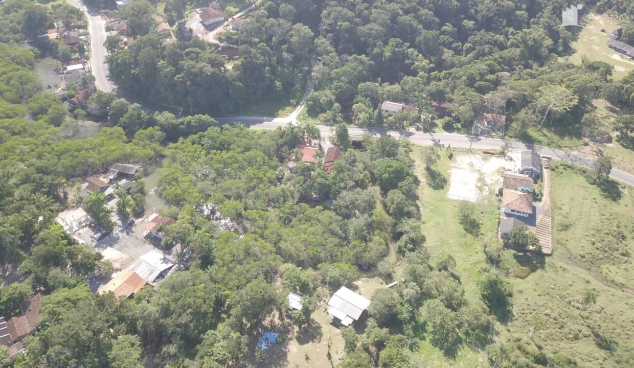 A 250m da Baia Babitonga e Praia do Estaleiro